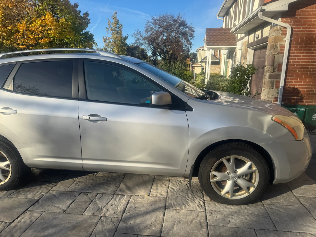 Nissan Rogue Silver SUV - photo 2