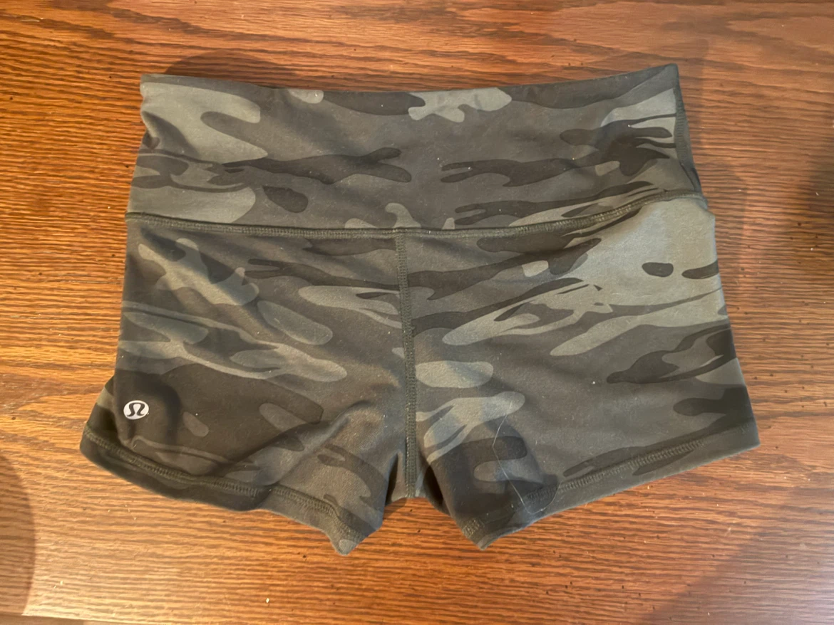 Lululemon Camo Training Shorts - photo 2