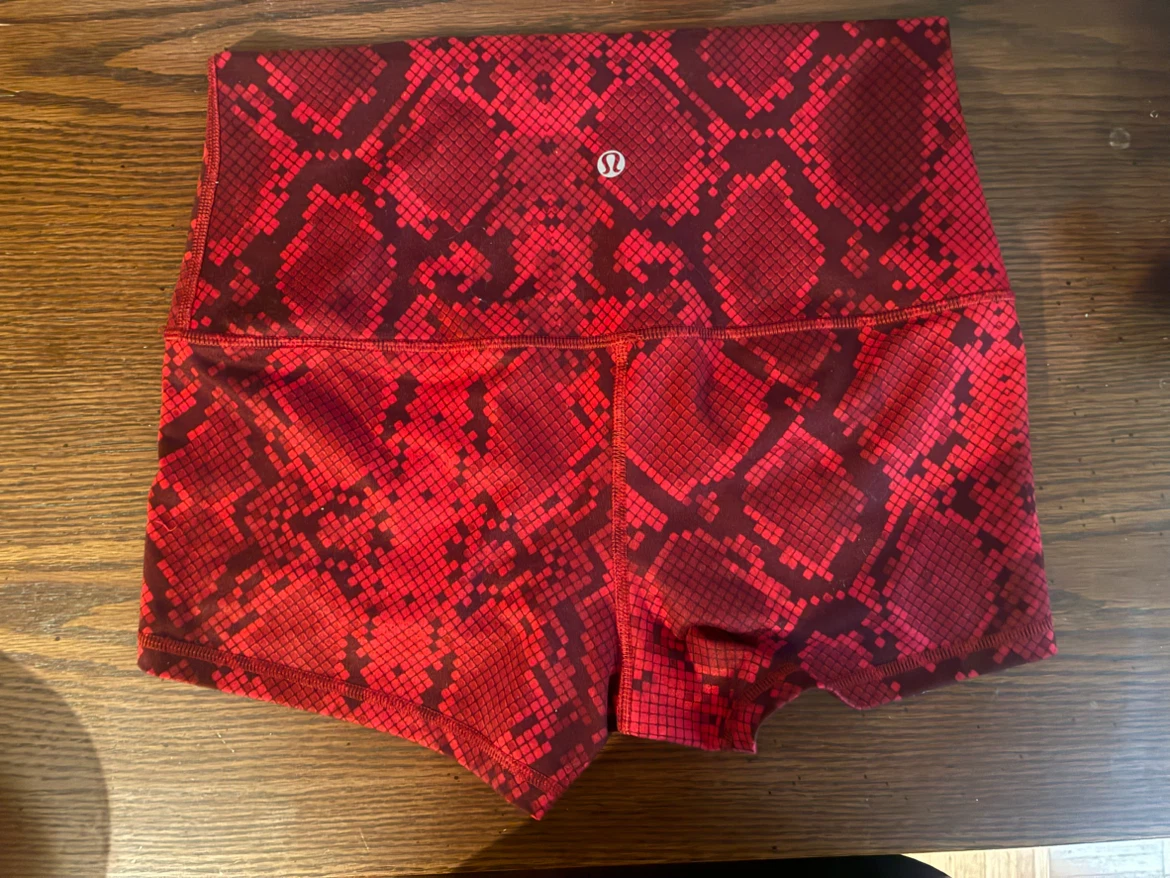 Lululemon Red Snakeskin Pattern Shorts - photo 2