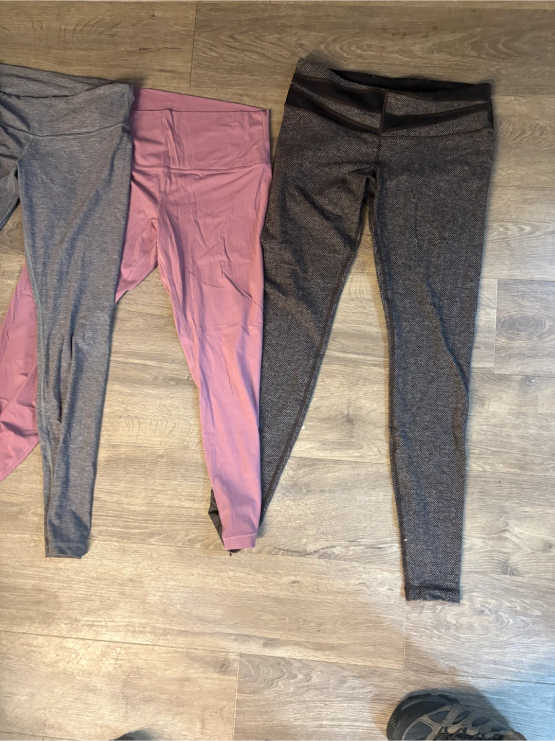 Lot of 4 Pairs of Lululemon Leggings - photo 2