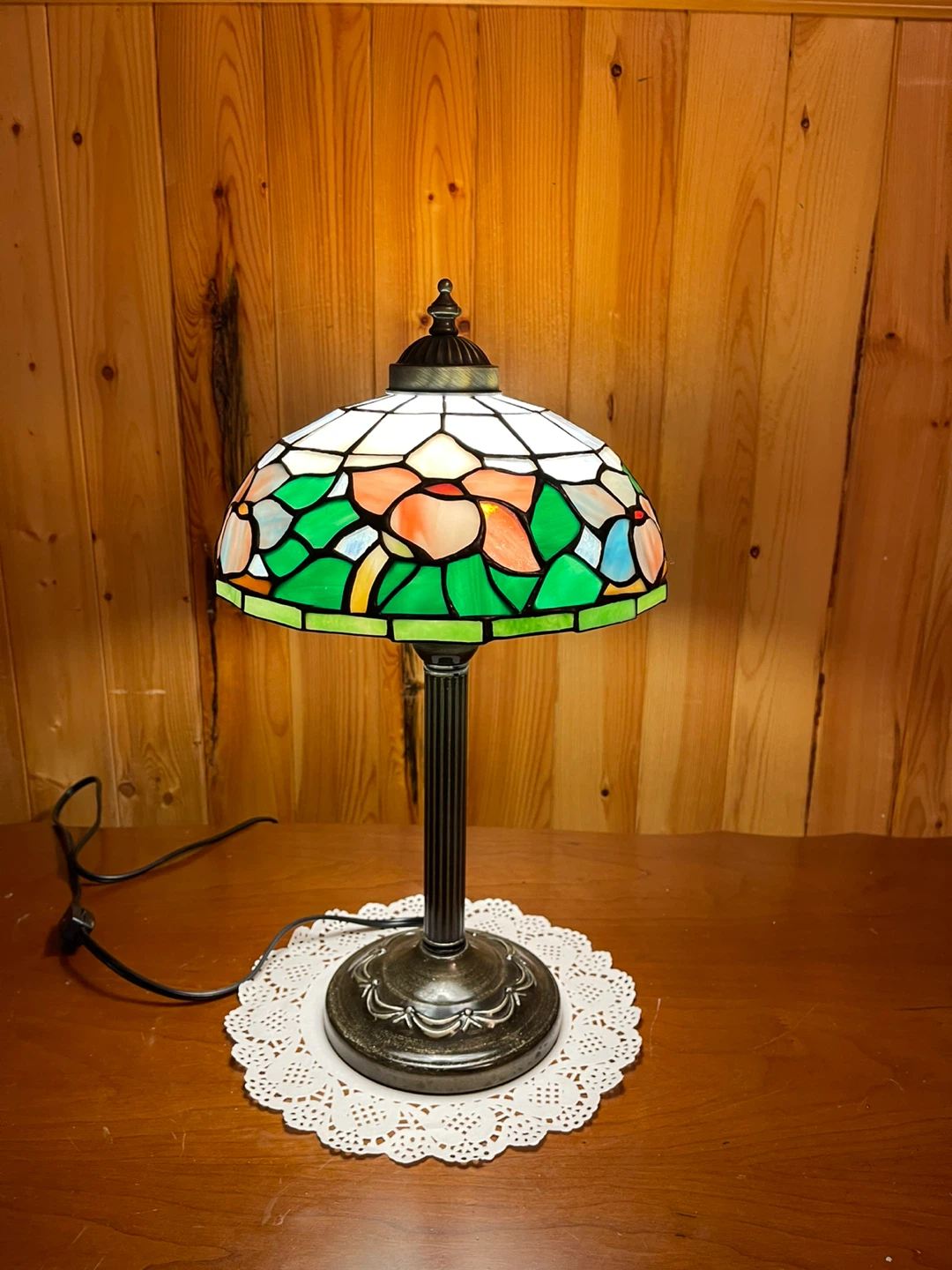 A beautiful Tiffany Style stained glass table lamp