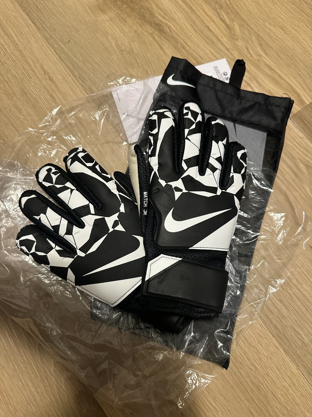 Nike Match JR Goalkeeper Gloves Size 7 - photo 2