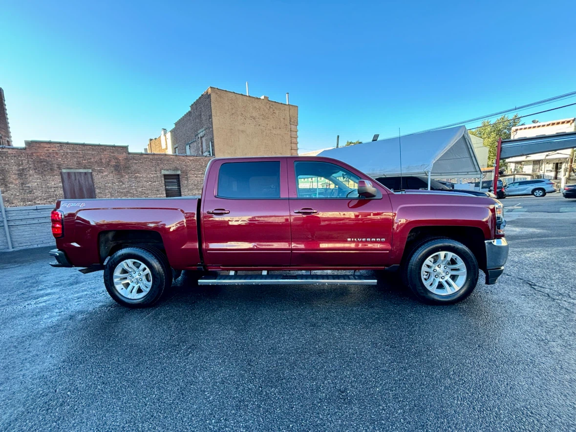 Chevrolet Silverado 4x4 Pickup Truck - photo 2