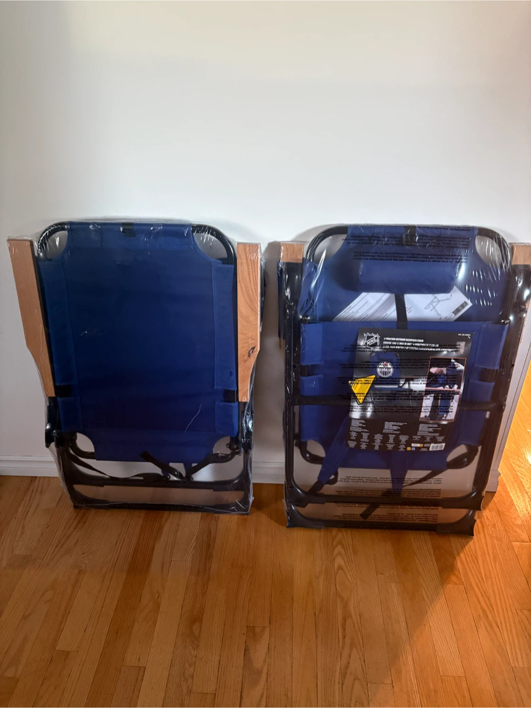 2 NHL Edmonton Oilers 4-Position Backpack Chairs