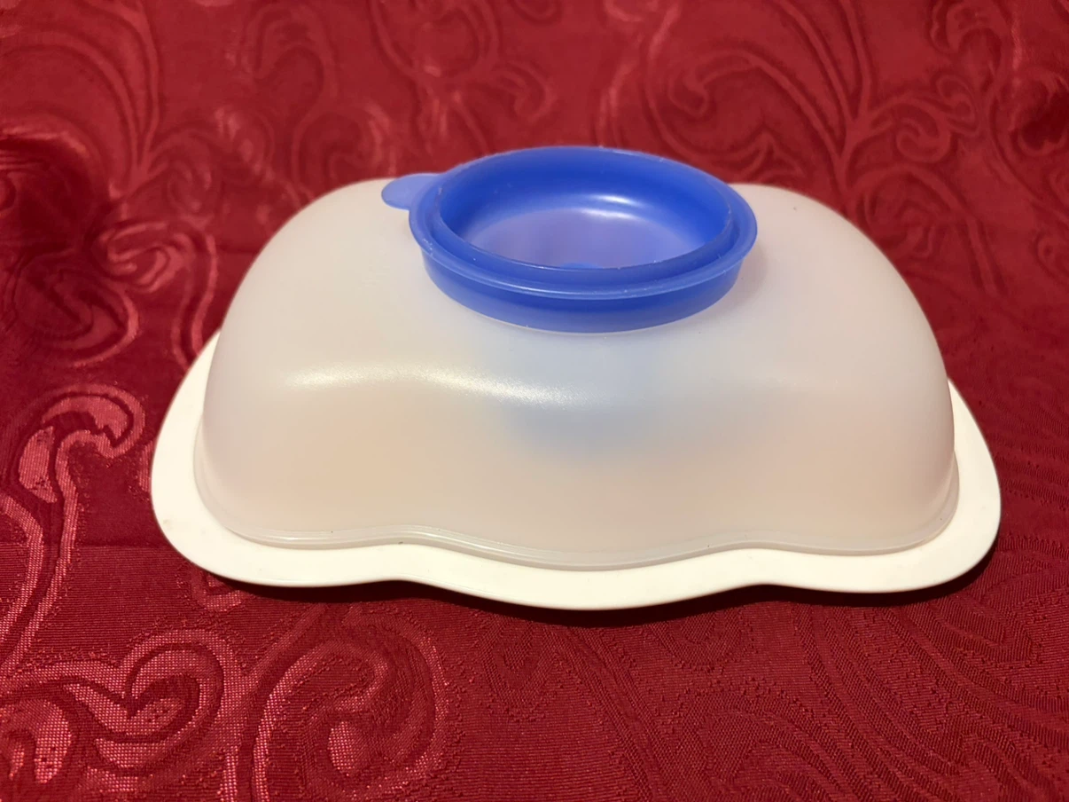 Kitchenware Bundle: Tupperware Set and Metal Napkin Holder - photo 2