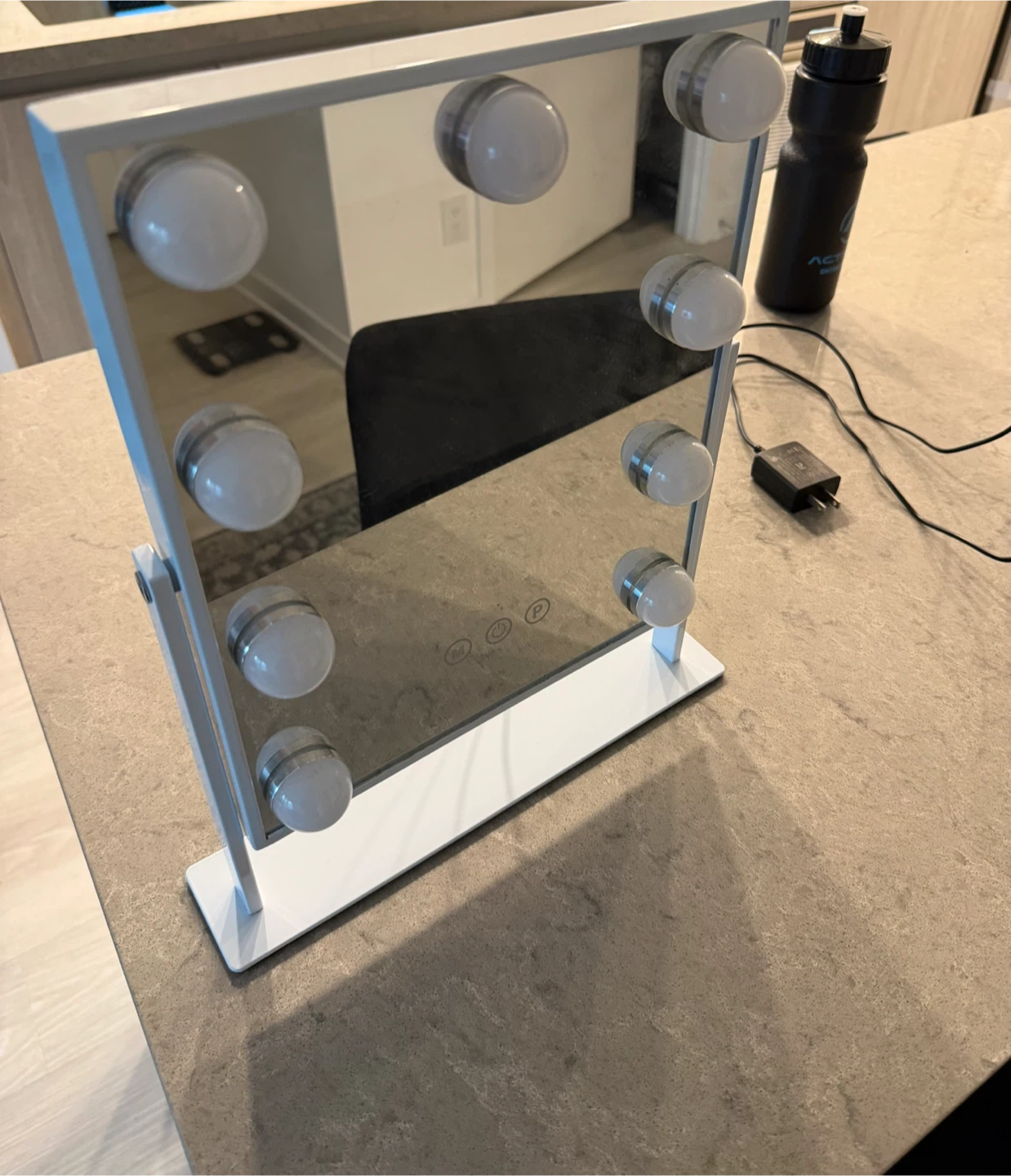 Make up mirror, with lights - photo 2