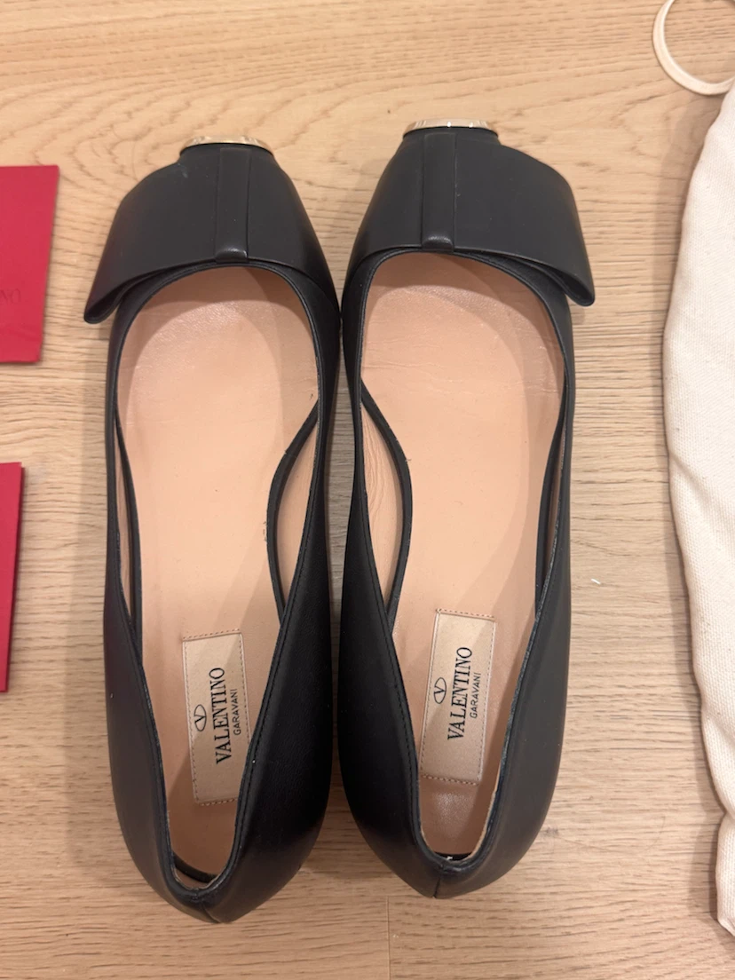 Authentic Valentino Garavani Black Leather Bowow Flats