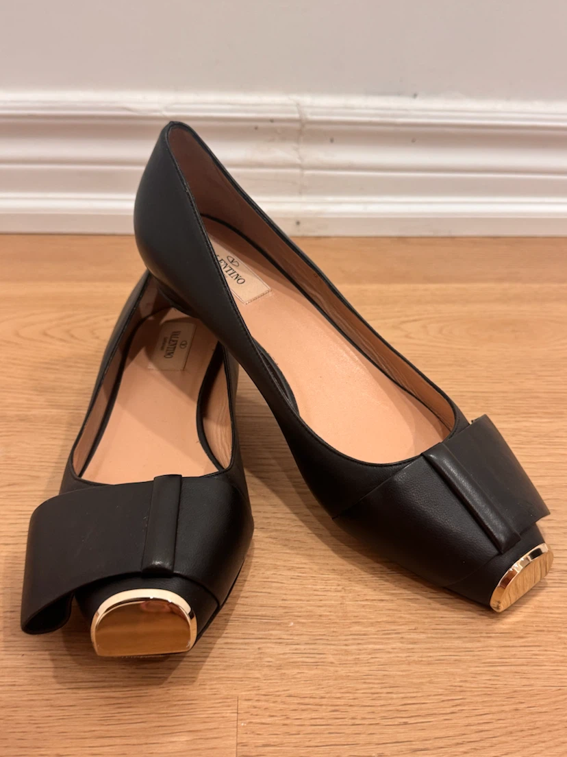 Authentic Valentino Garavani Black Leather Bowow Flats - photo 2