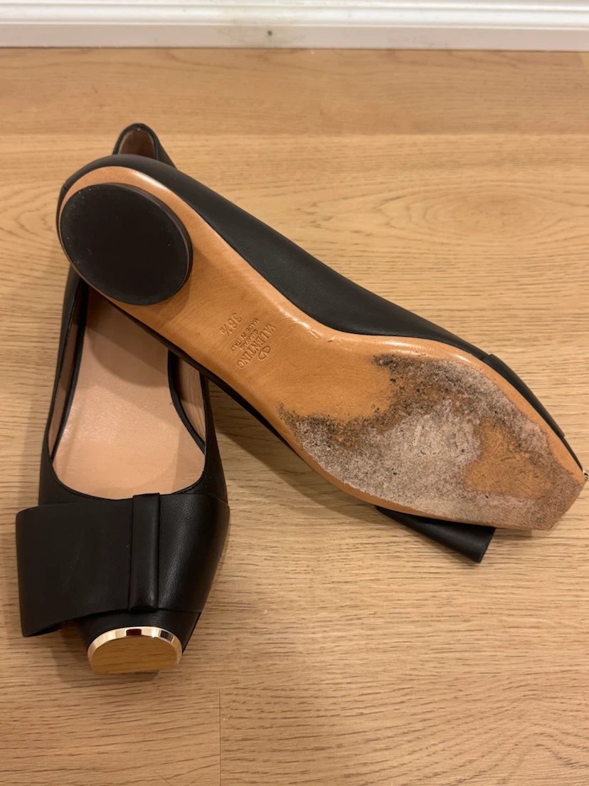 Authentic Valentino Garavani Black Leather Bowow Flats - photo 4