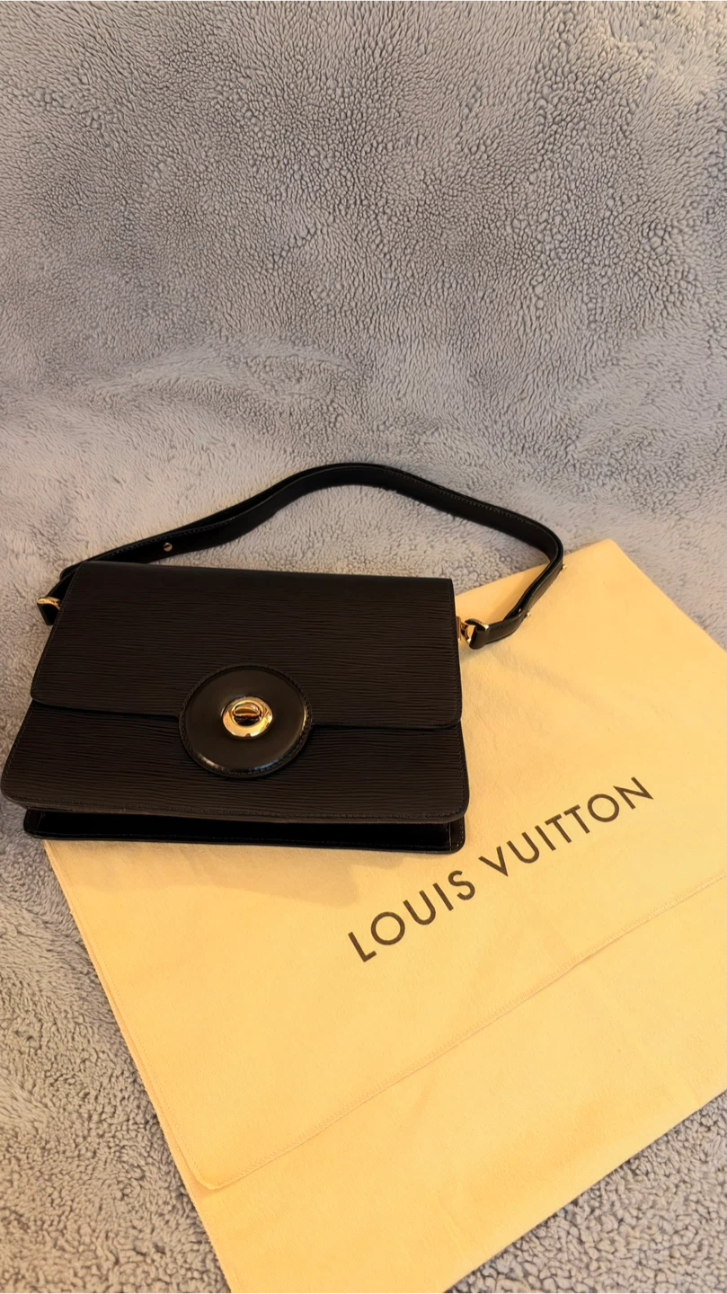 Louis Vuitton Epi Leather Shoulder Bag