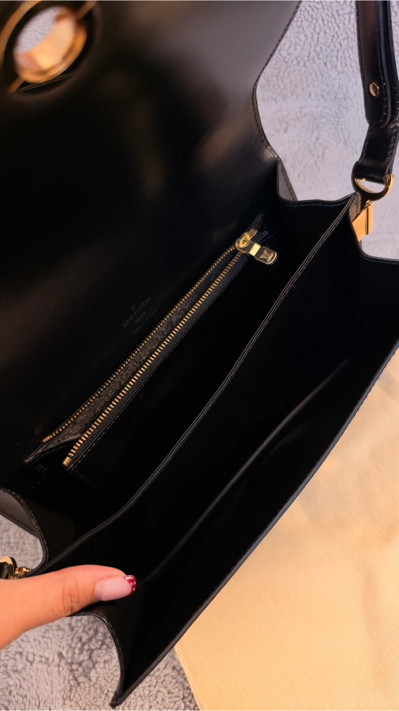 Louis Vuitton Epi Leather Shoulder Bag - photo 3
