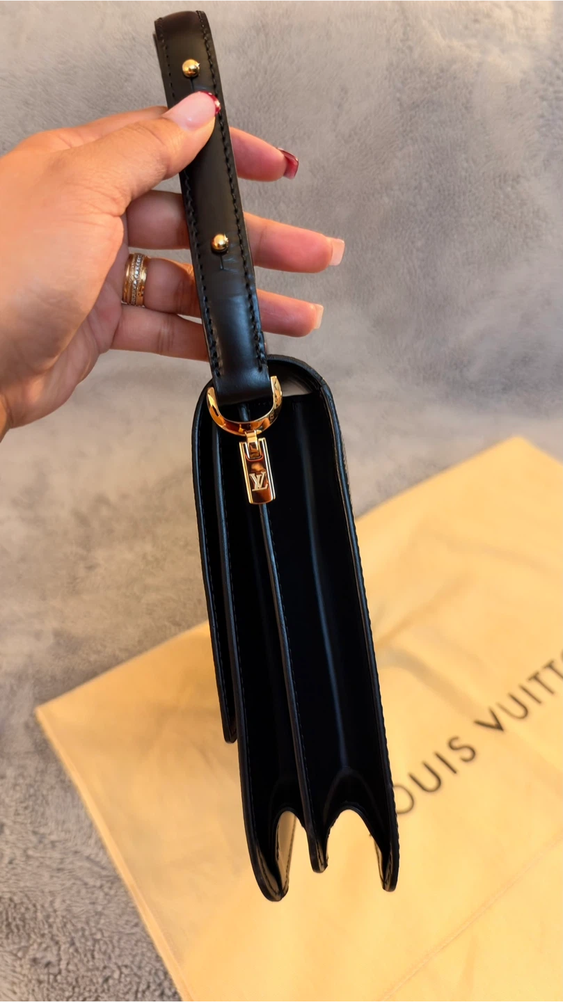 Louis Vuitton Epi Leather Shoulder Bag - photo 4