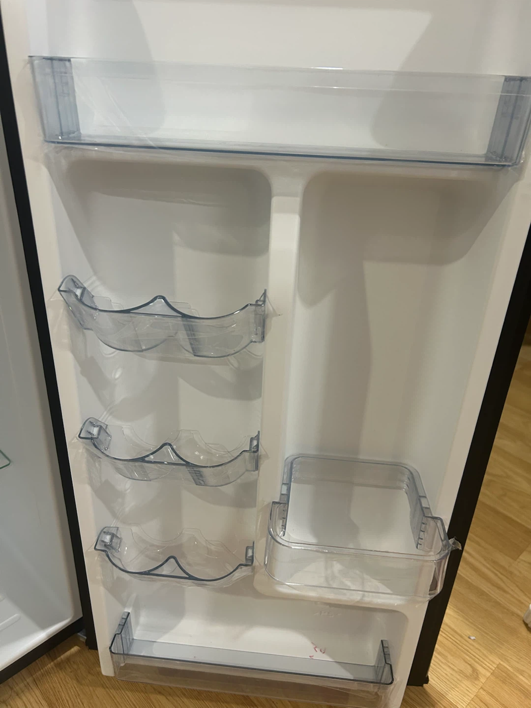 Hamilton Beach Mini Fridge - photo 3