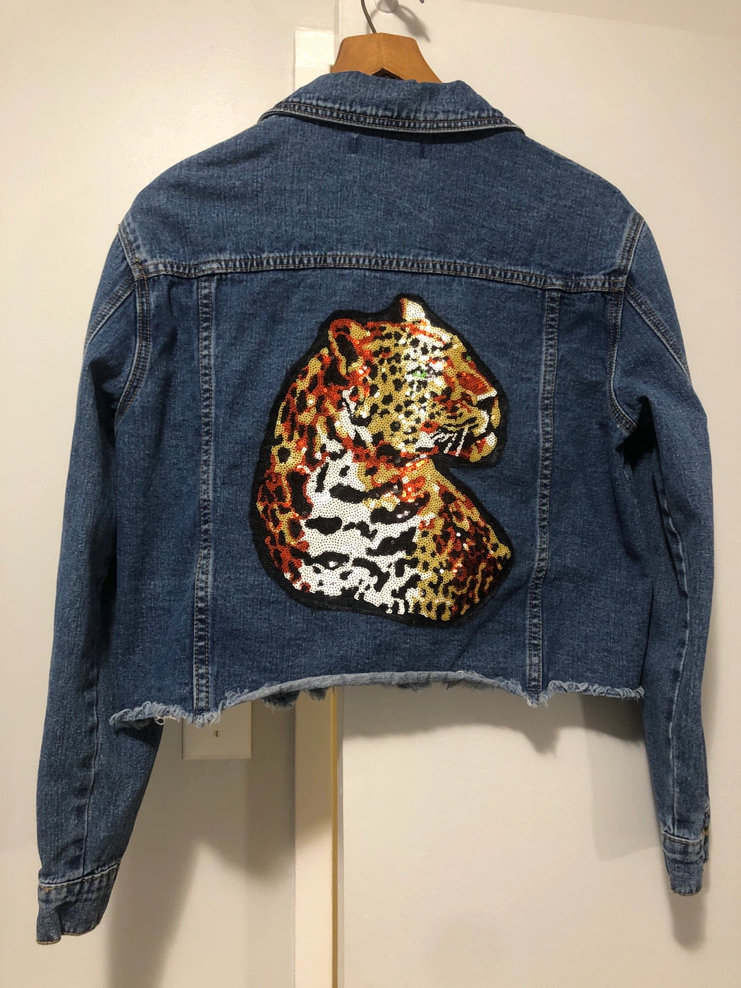 Forever 21 Medium Denim Jacket with Sequin Leopard Patch - photo 3