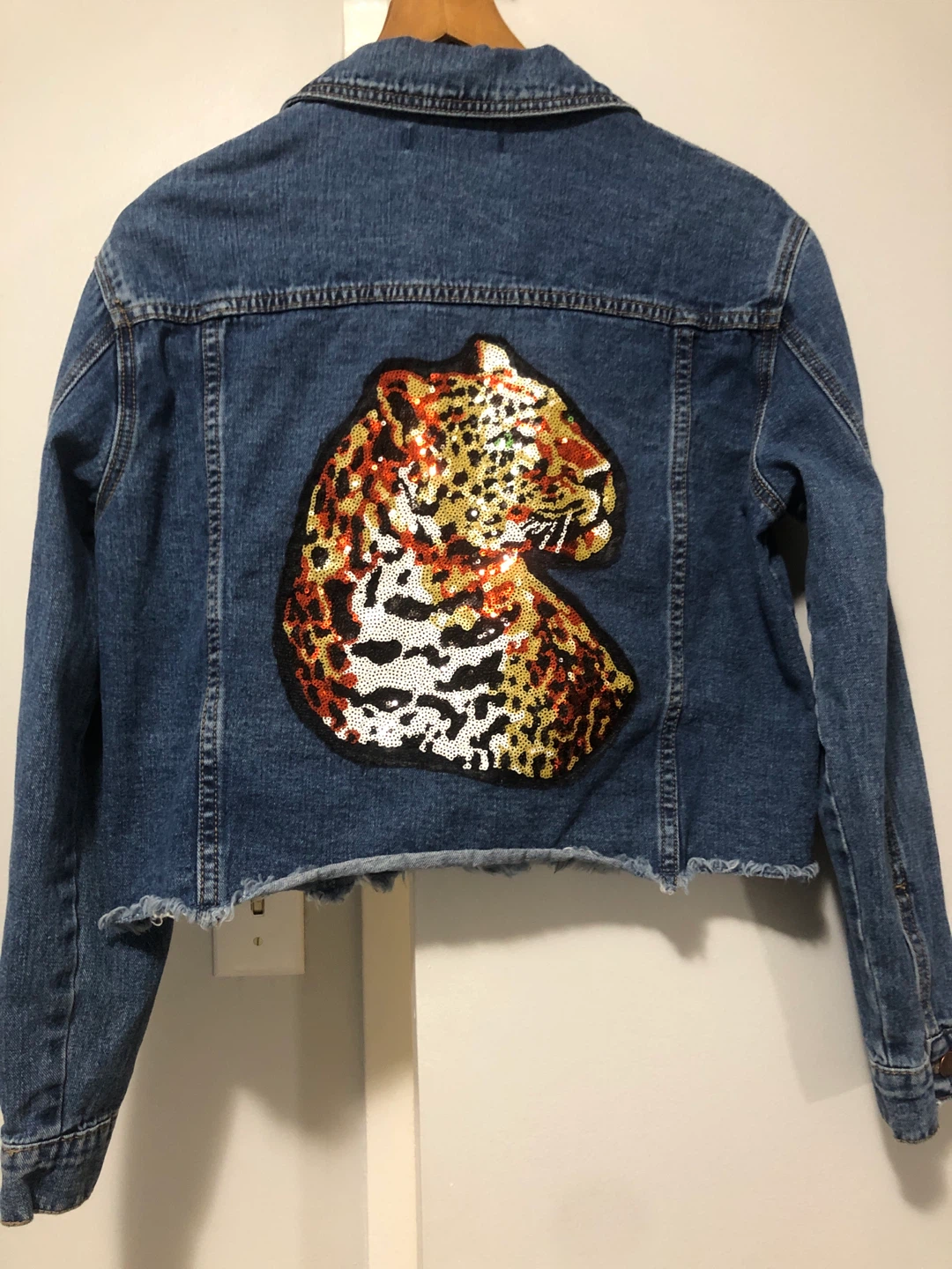 Forever 21 Medium Denim Jacket with Sequin Leopard Patch - photo 4