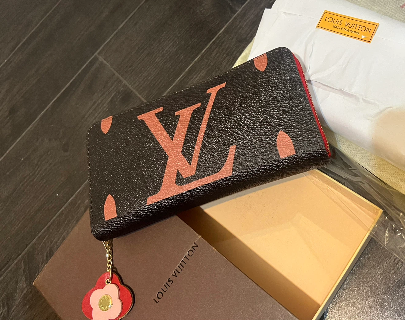 Louis Vuitton Monogram Giant Zippy Wallet