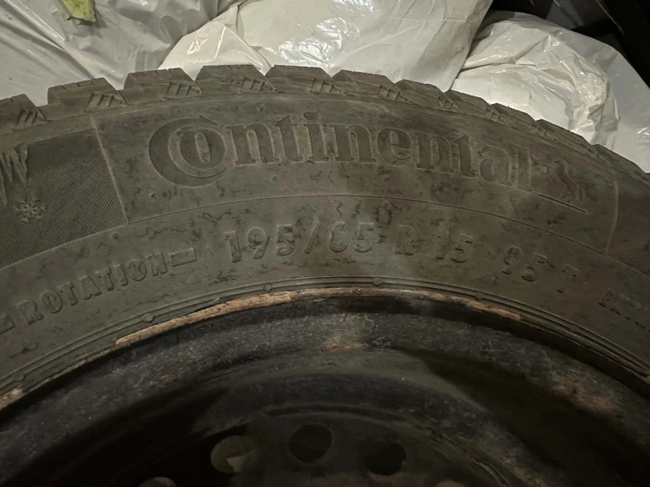Continental 195/65R15 Winter Tire with Rim - photo 2