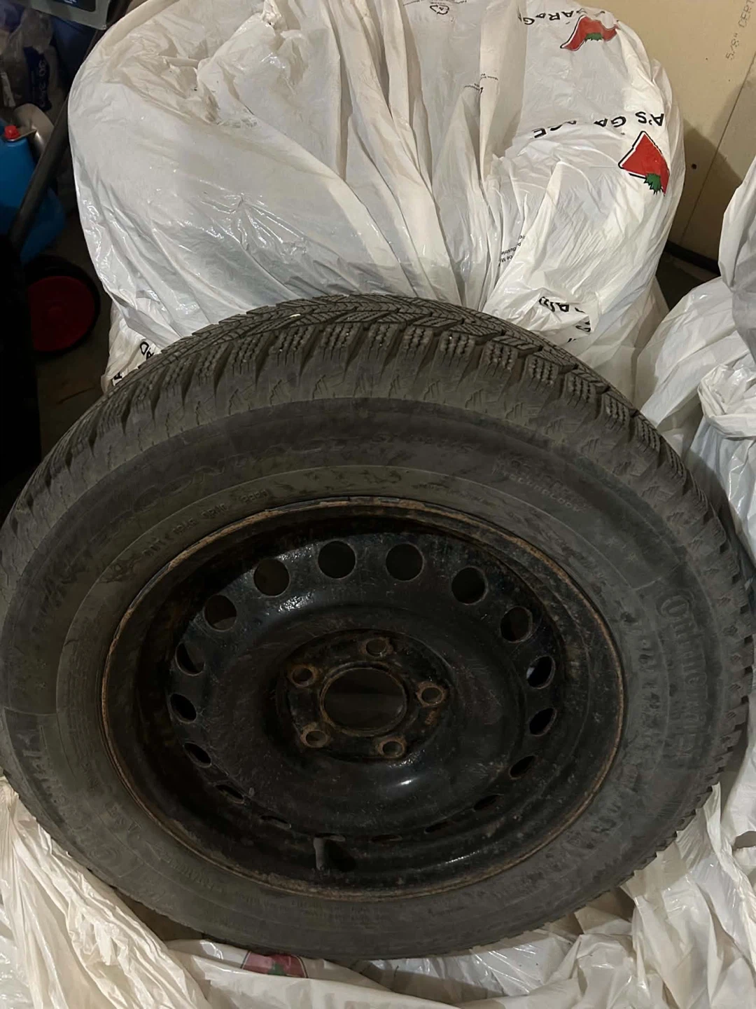 Continental 195/65R15 Winter Tire with Rim - photo 3