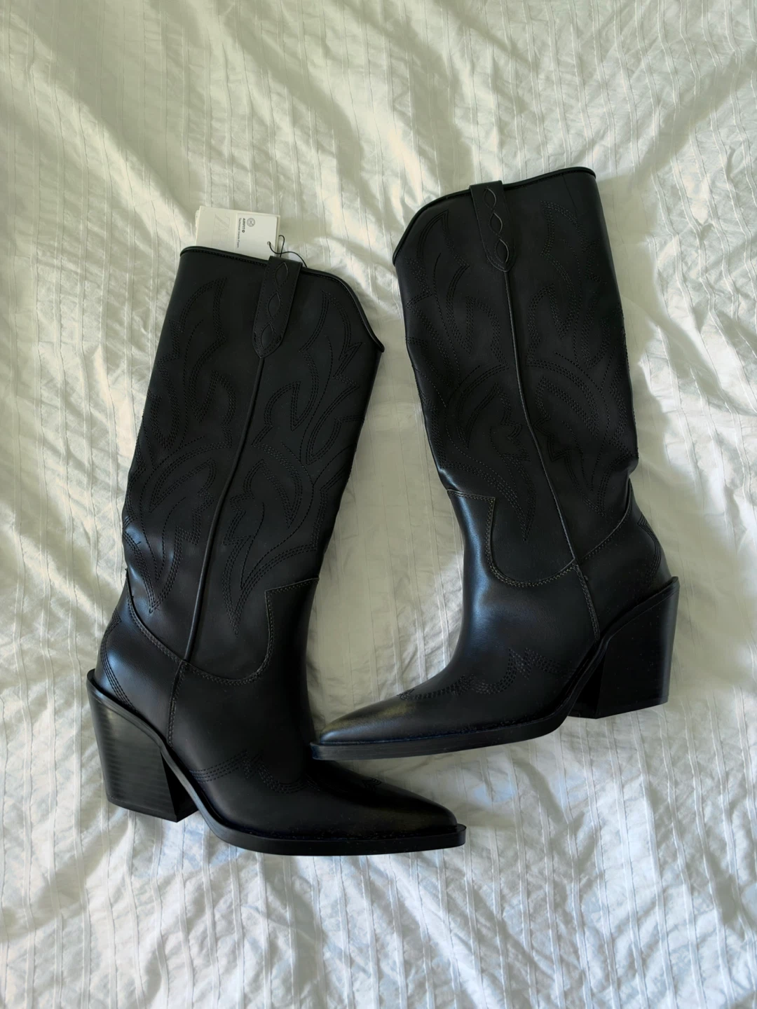 Brand new. Size 40. Pick up McKenzie Towne.
