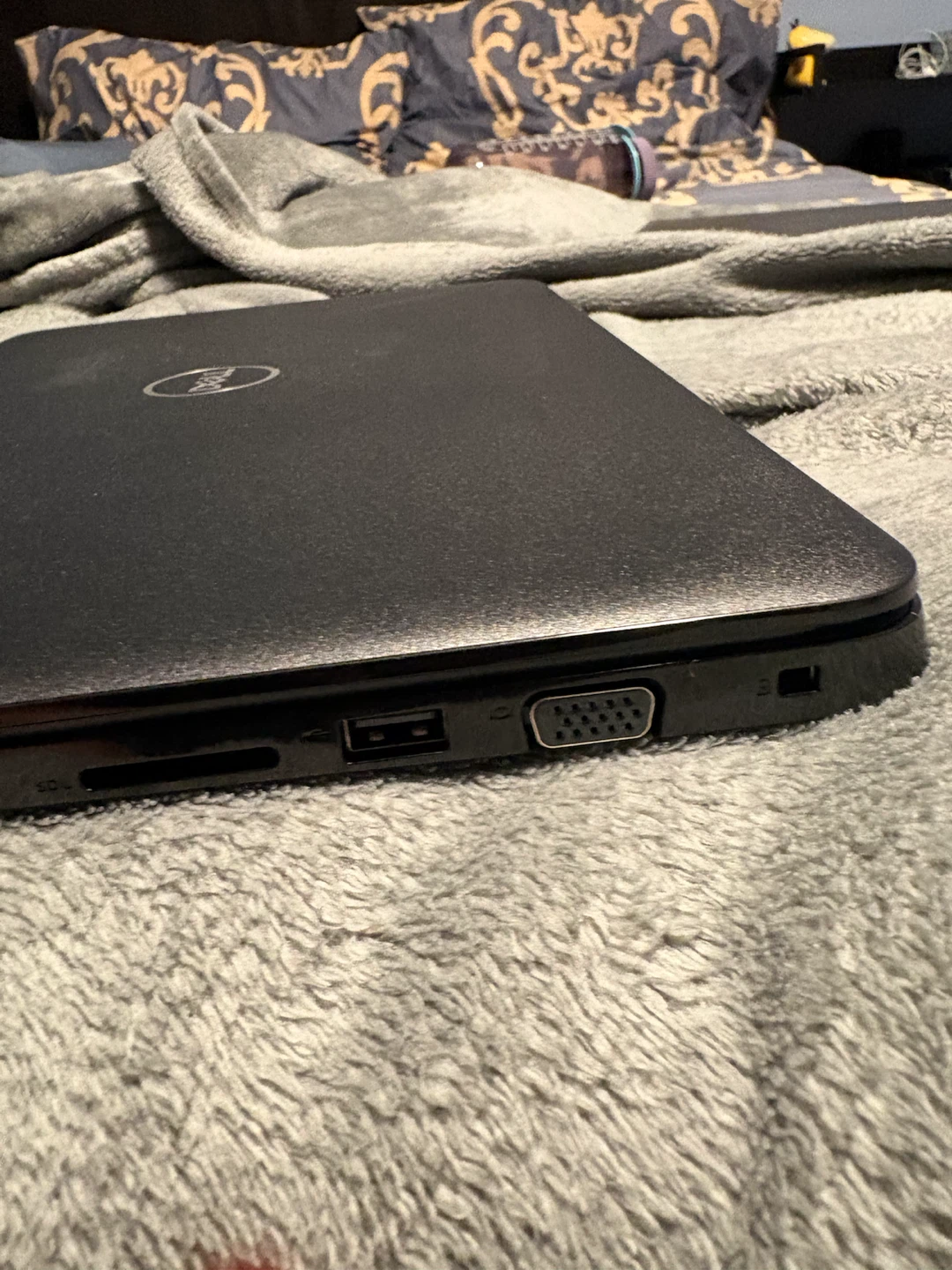 Dell Latitude 3500 Laptop - photo 3