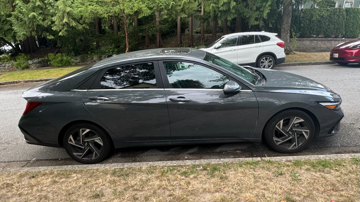 2024 Hyundai Elantra - photo 2