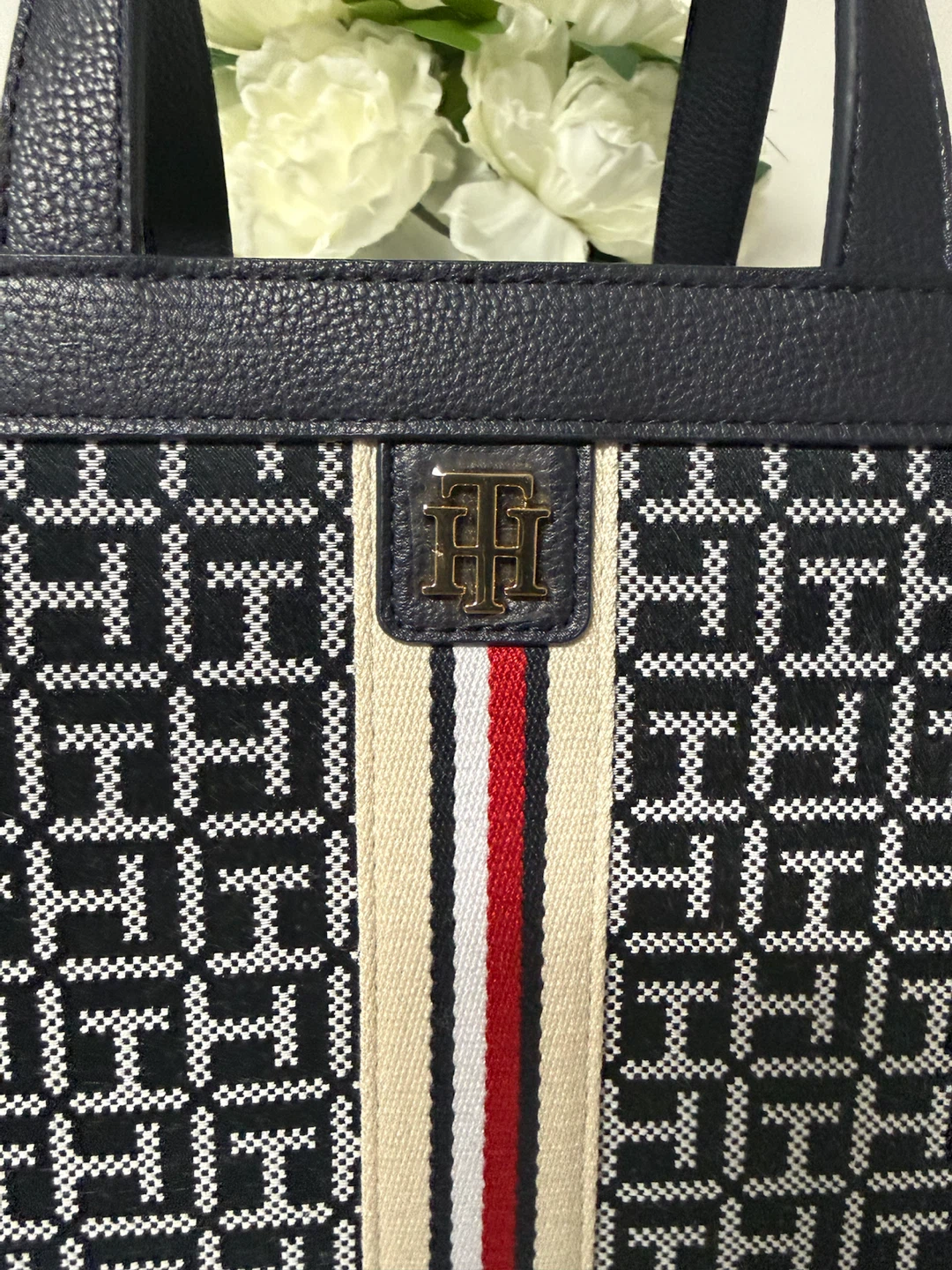 Tommy Hilfiger Monogram Tote Bag - photo 4