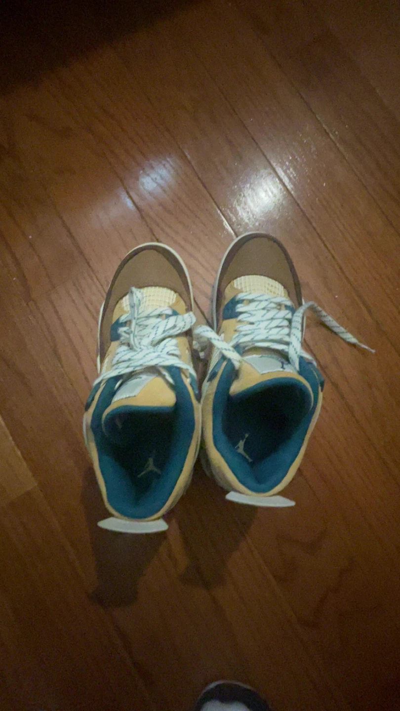 Jordan 4 Retro Sneakers