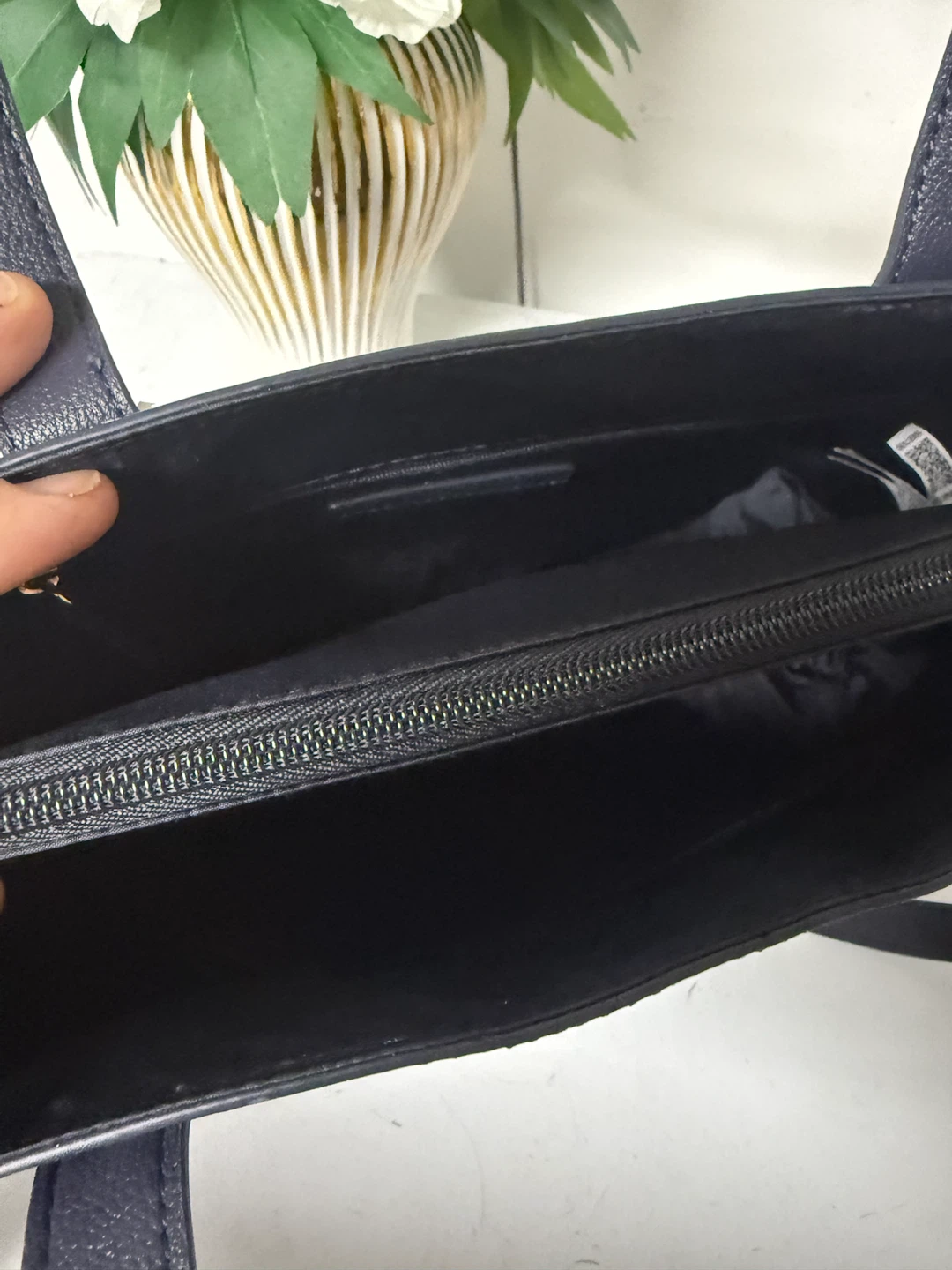 Tommy Hilfiger Monogram Tote Bag - photo 5