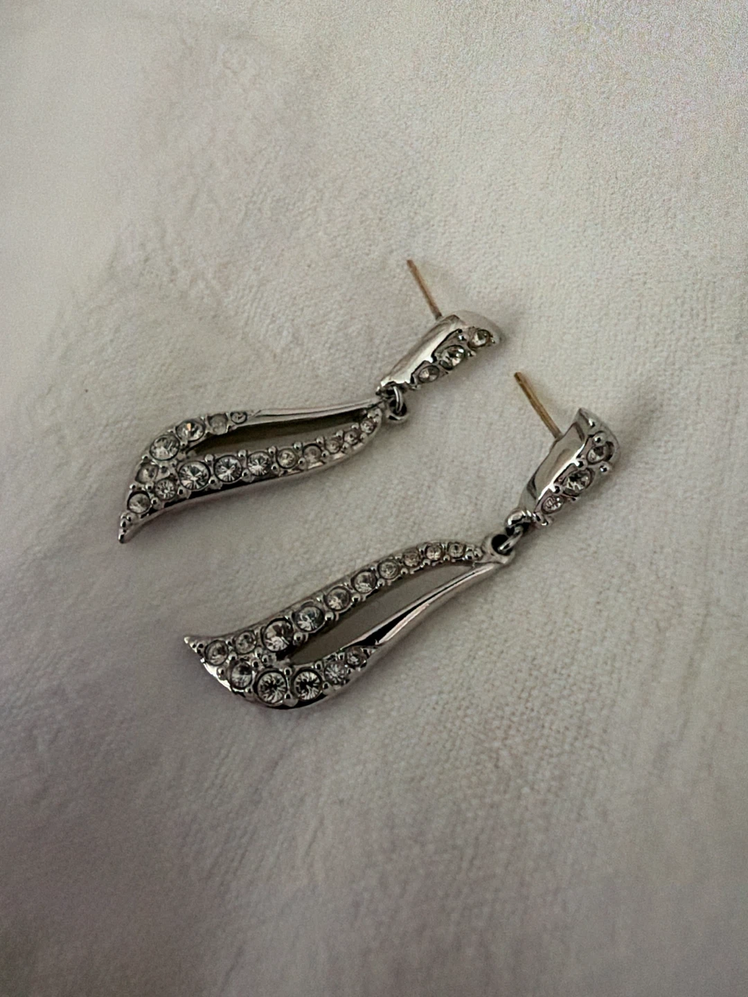Silver-toned crystal drop earrings