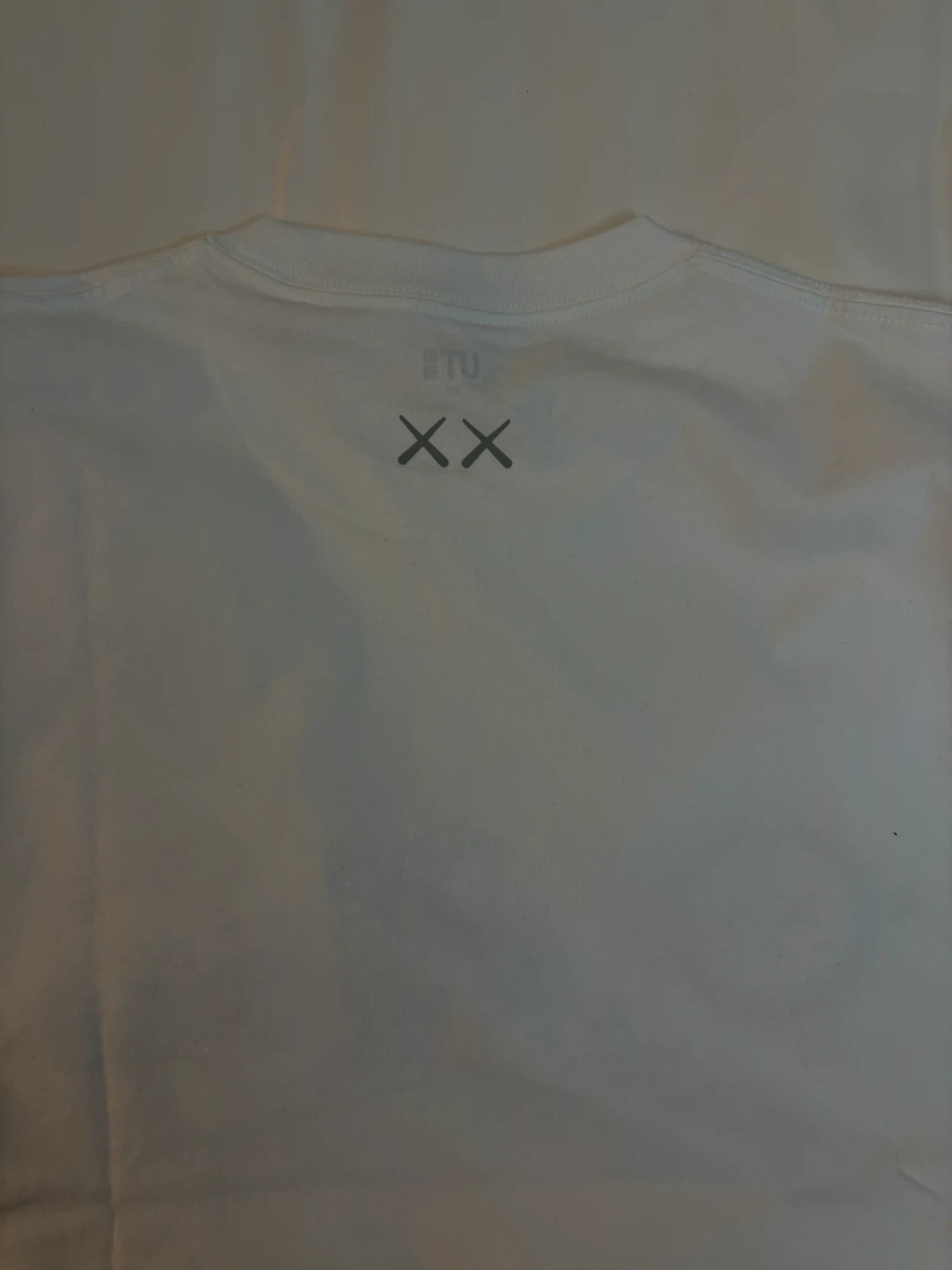 UNIQLO UT KAWS White T-Shirt - photo 3