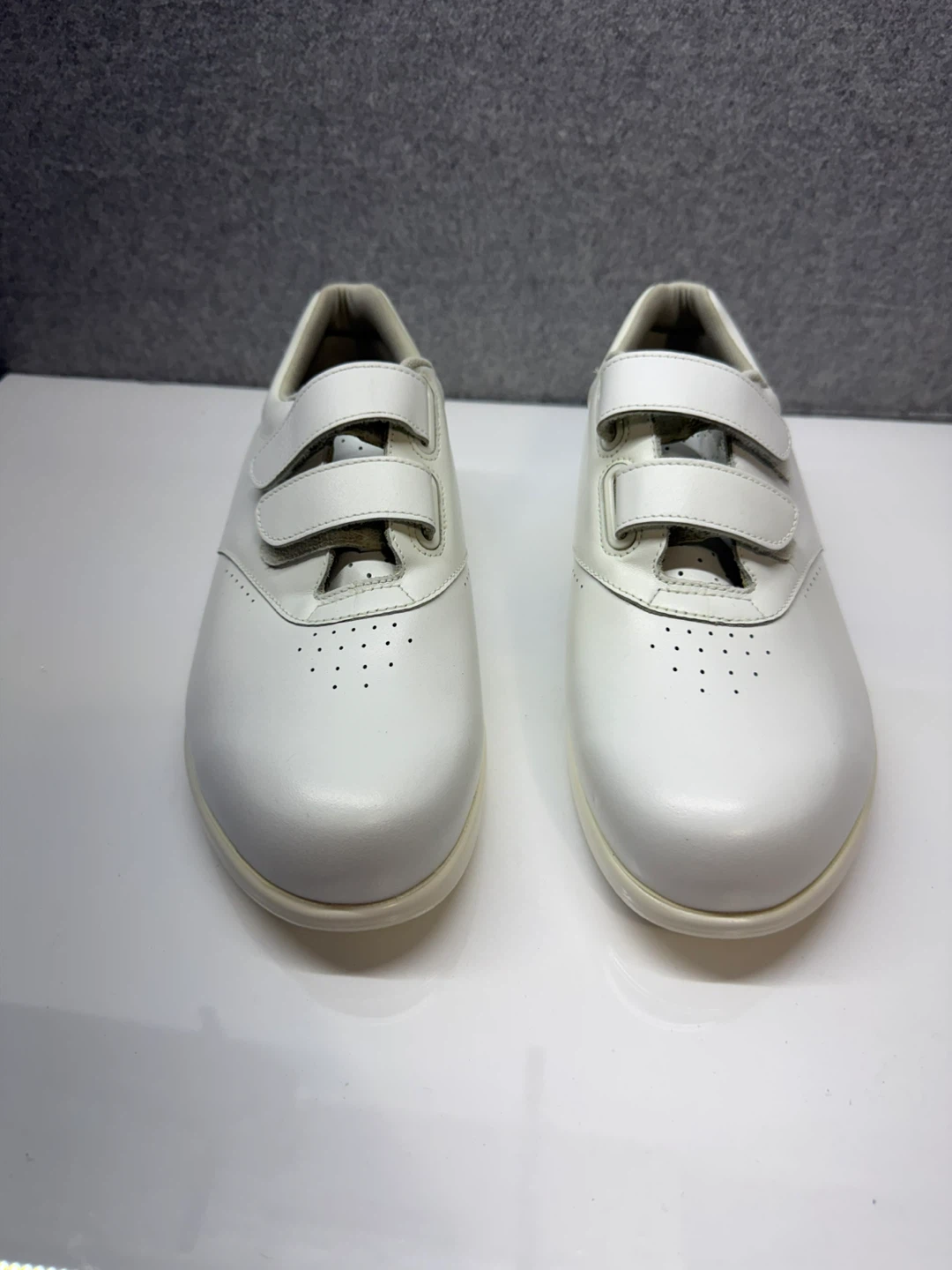 SAS Women's White Velcro Walking Shoes Size 10W