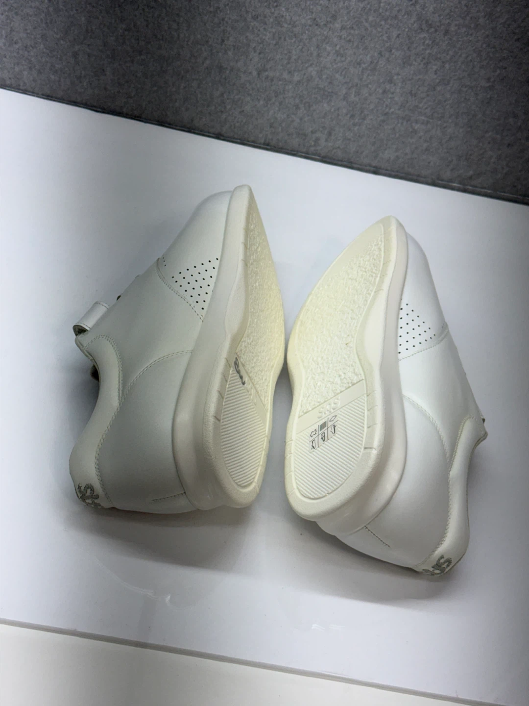 SAS Women's White Velcro Walking Shoes Size 10W - photo 4