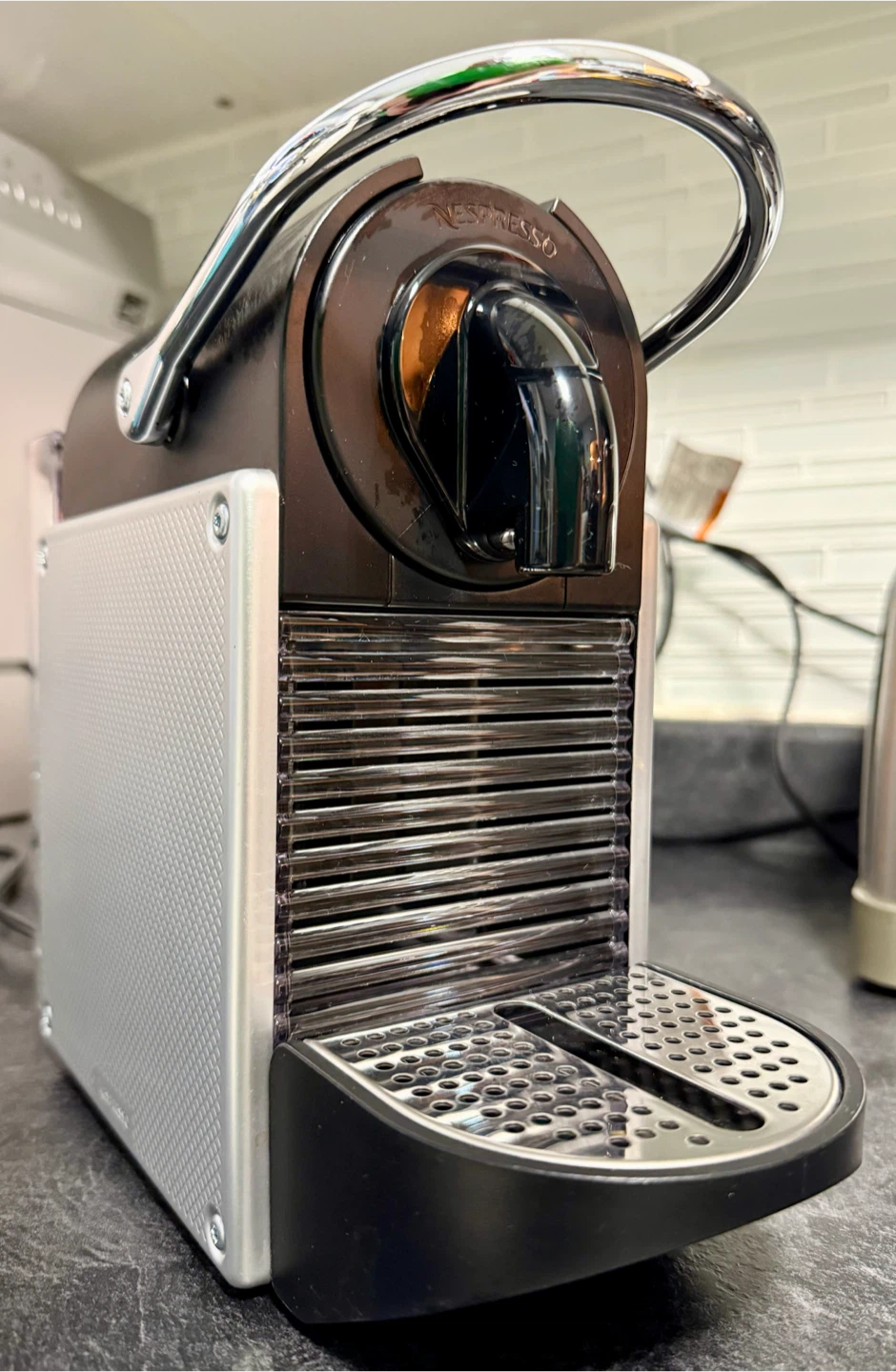 DeLonghi Nespresso Pixie Espresso Machine