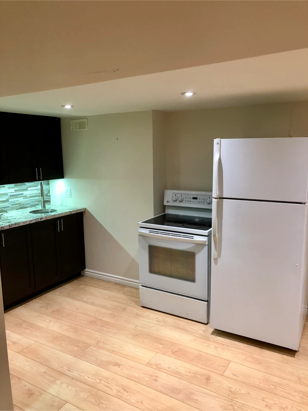 King City - Basement Apartment for Lease - photo 2