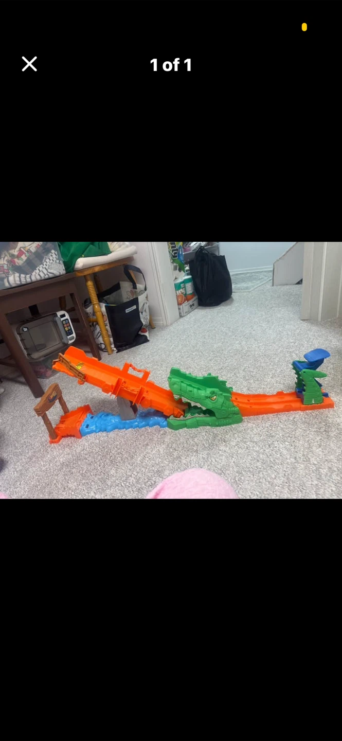 Hot Wheels Gator Garage Playset