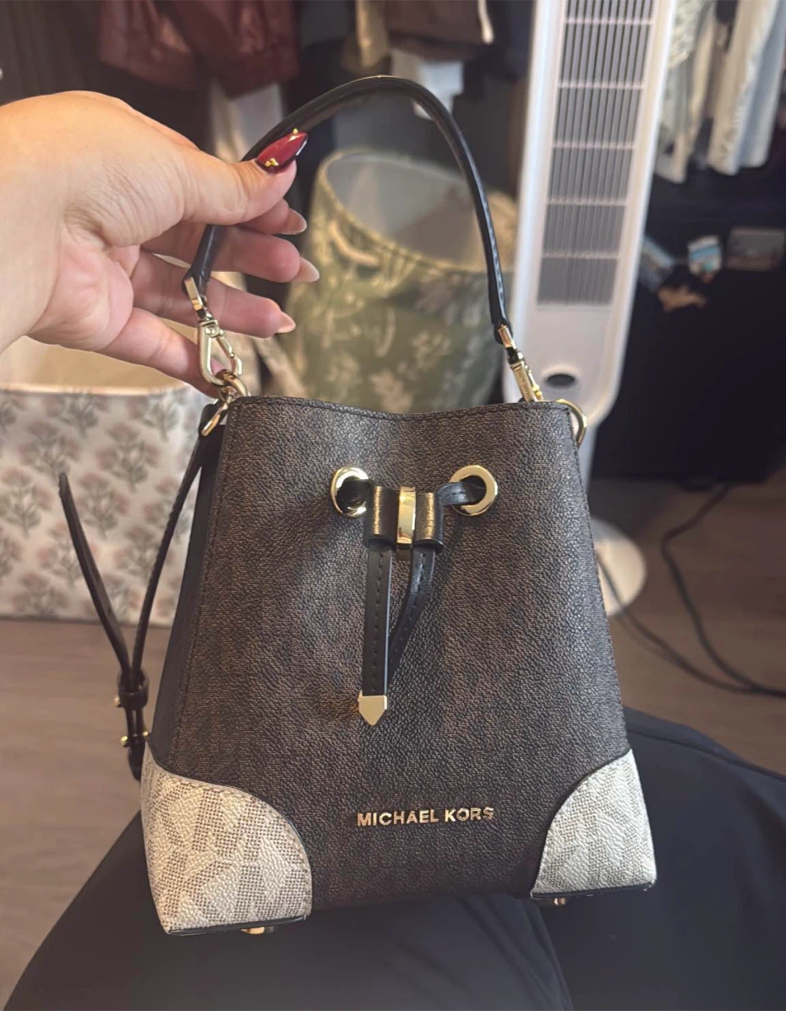 Michael Kors Small Bucket Bag Brown Signature - photo 2
