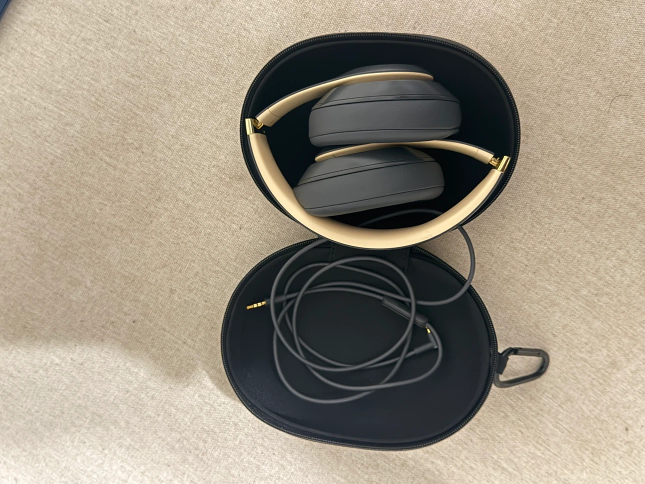 Beats by Dre Studio Headphones used VERY lightly