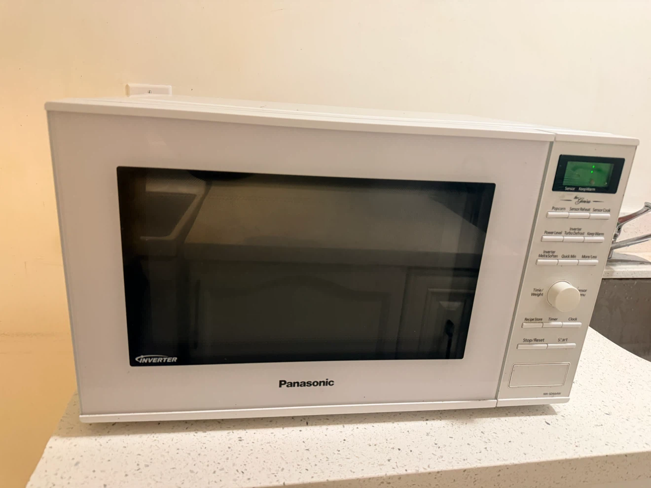 Panasonic The Genius Inverter Microwave - photo 2