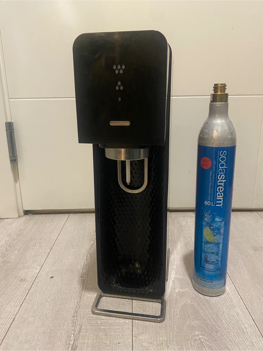 SodaStream & 2 Empty Cylinders - photo 4