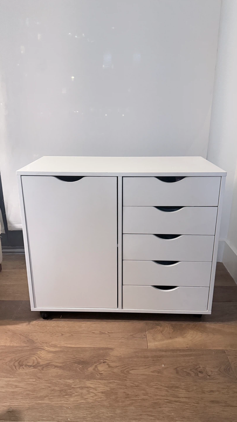 5-Drawer Rolling Drawer Dresser With Cabinet