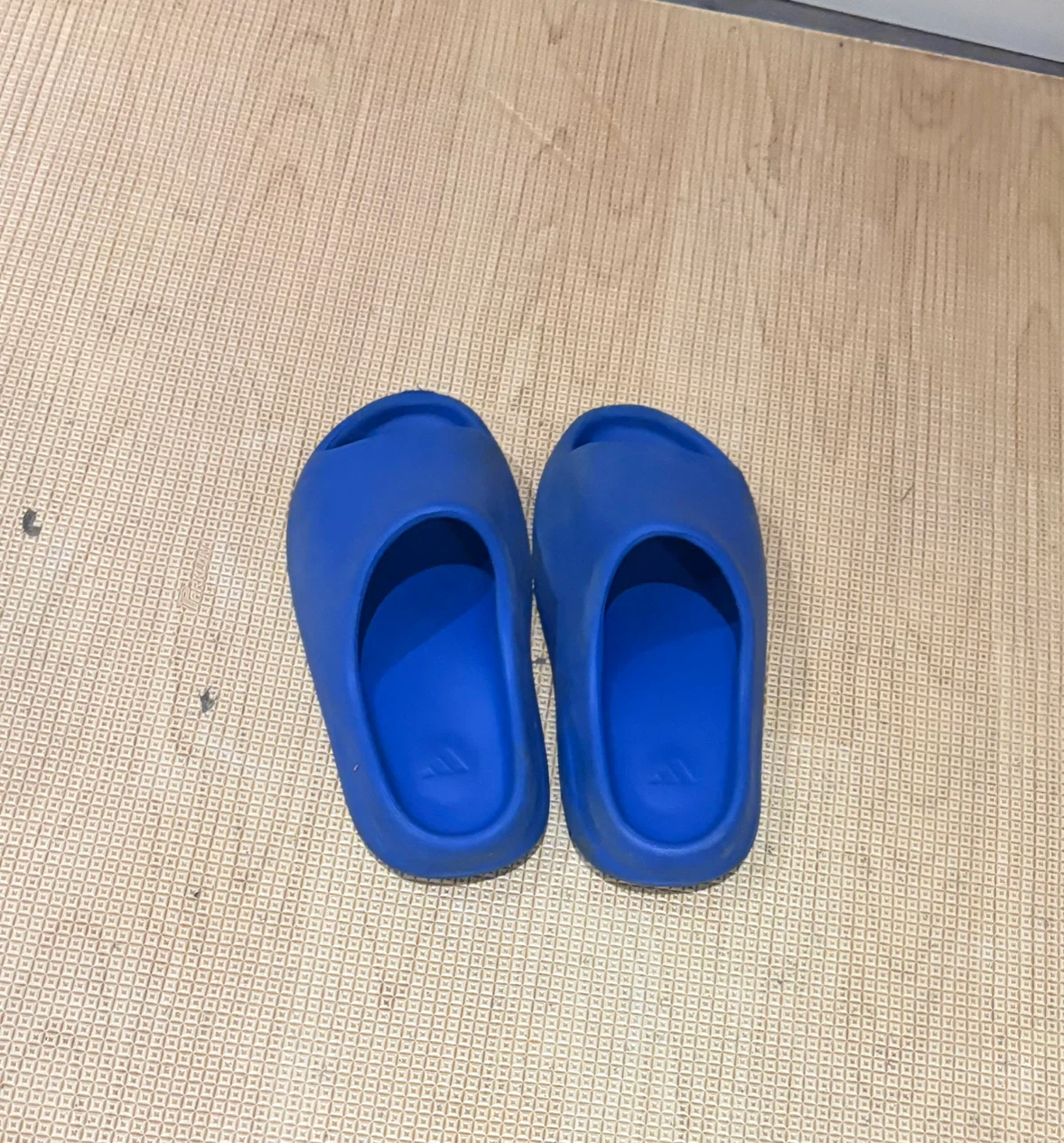 Yeezy Slide (Blue Azure)