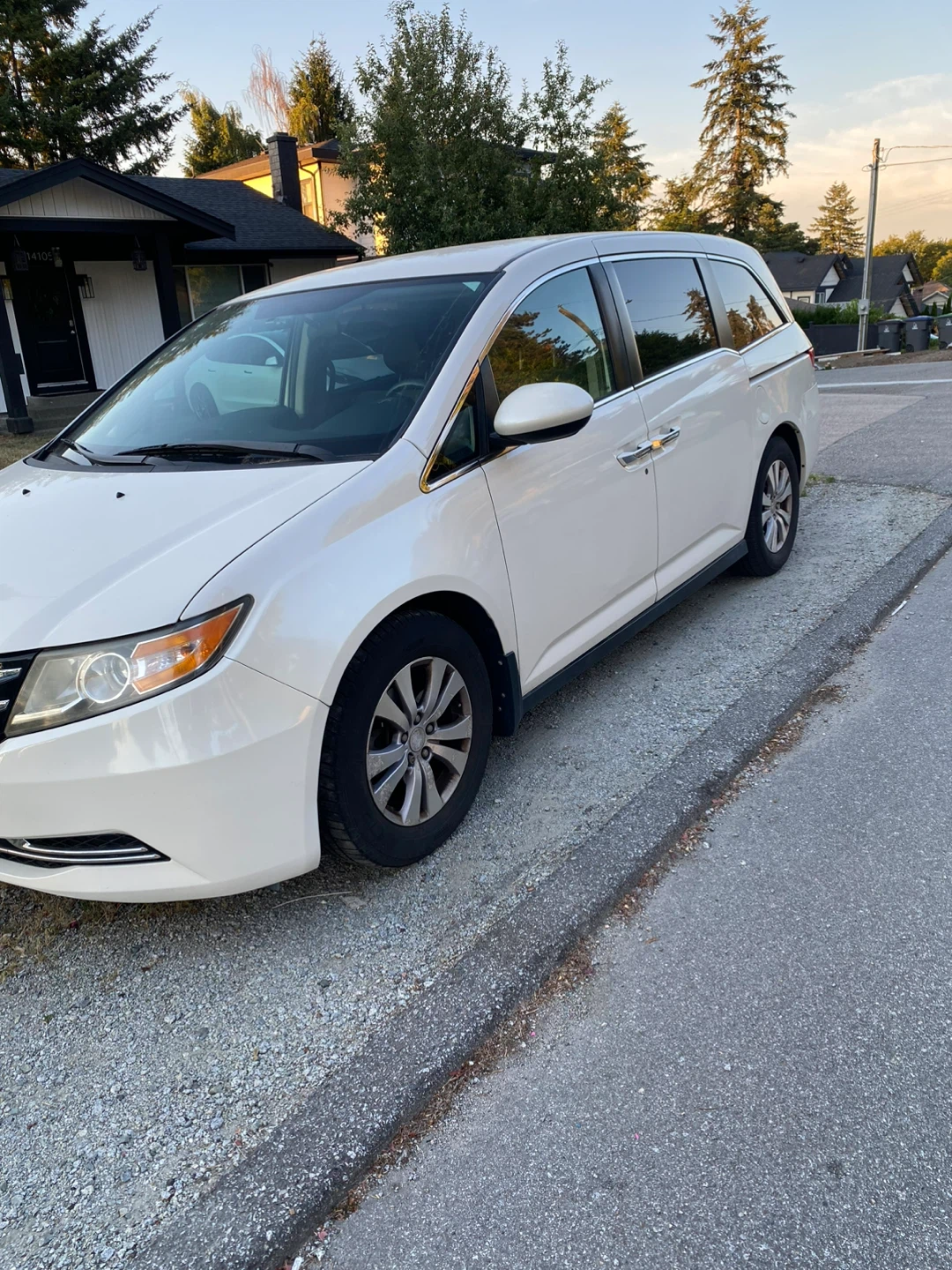 2015 Honda Odyssey EX – Low Mileage – Clean Title - photo 2