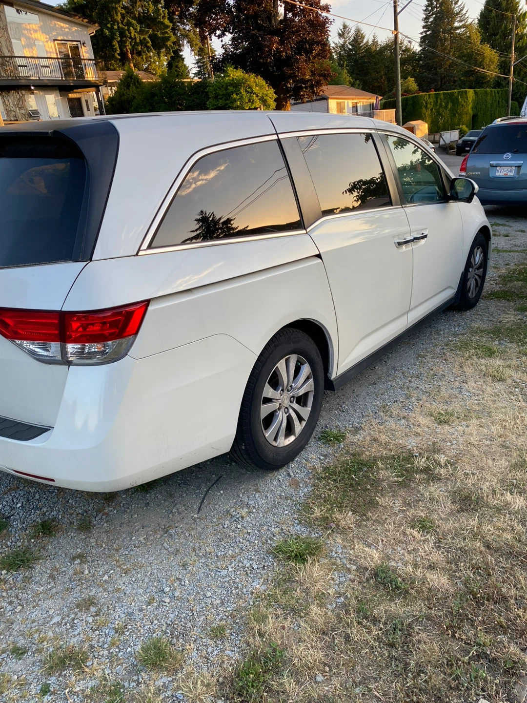 2015 Honda Odyssey EX – Low Mileage – Clean Title - photo 4
