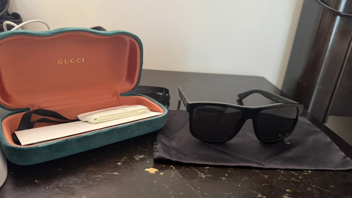 New Gucci Sunglasses with Case - photo 2
