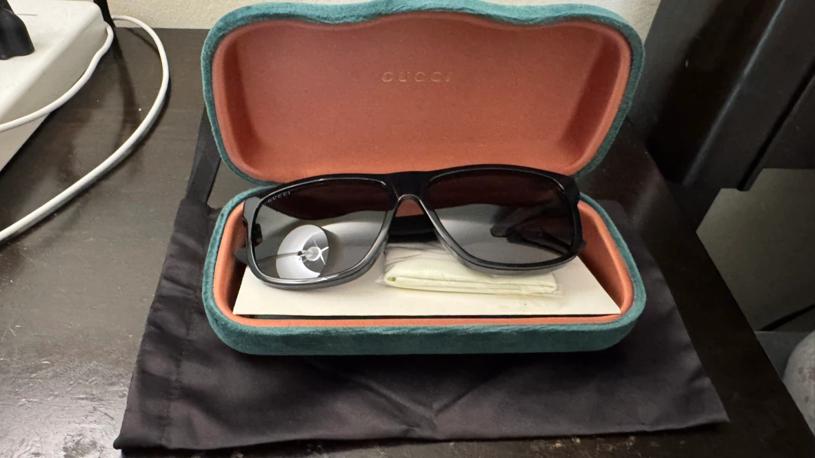 New Gucci Sunglasses with Case - photo 3