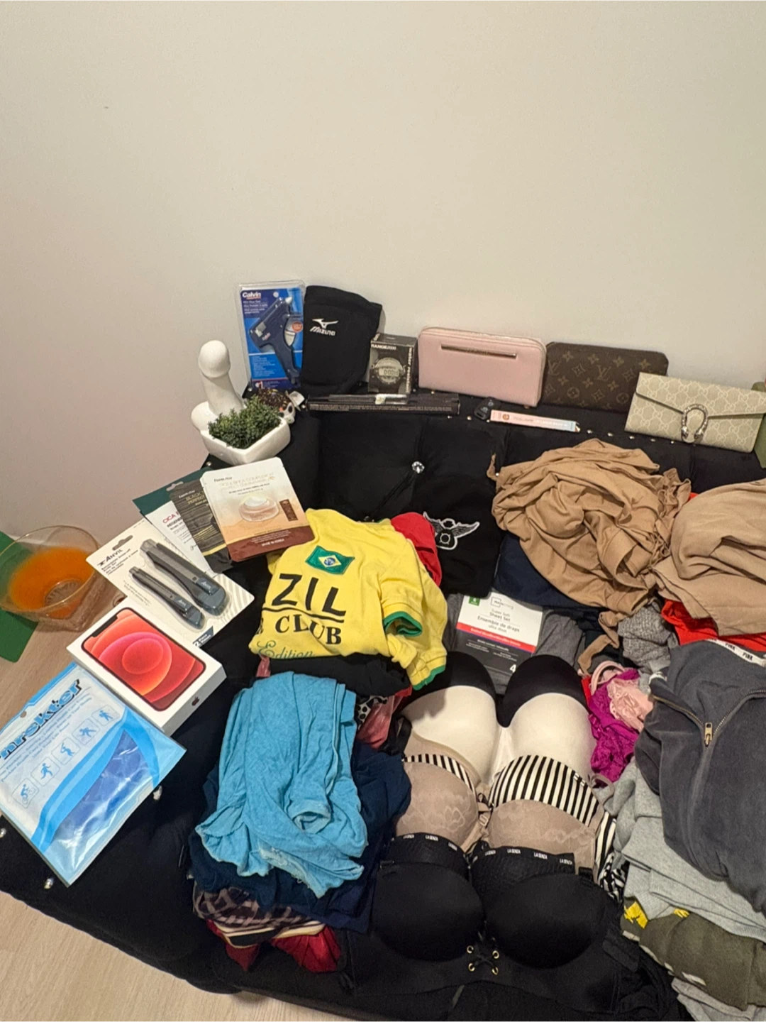 SALE Assorted Clothing & Accessories Bundle. - photo 3