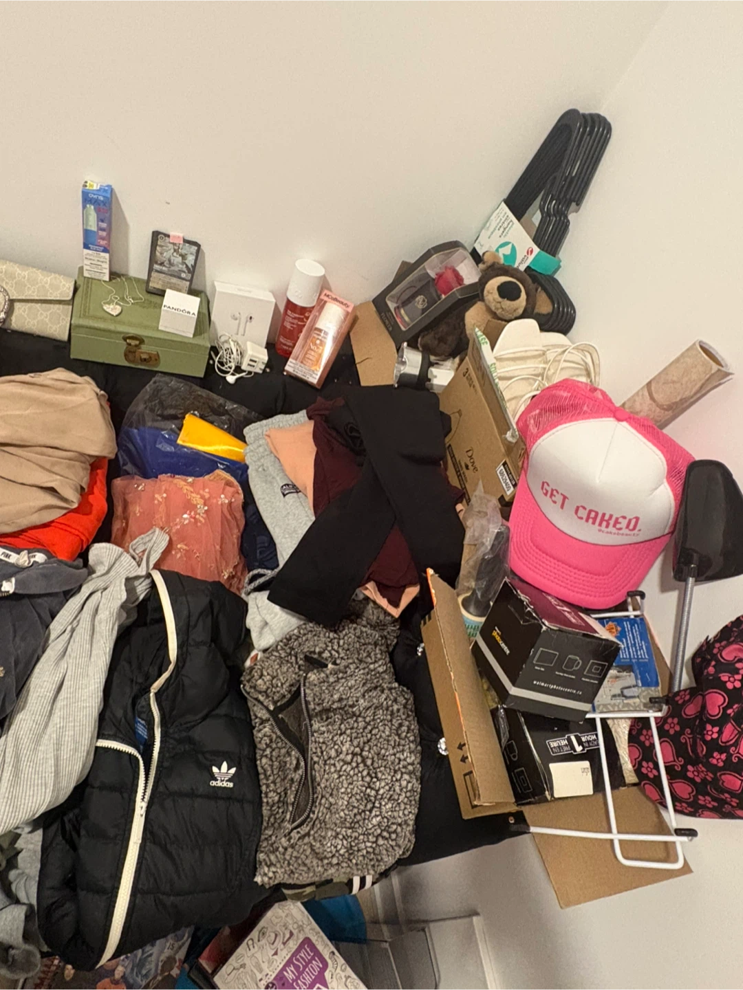 SALE Assorted Clothing & Accessories Bundle. - photo 4