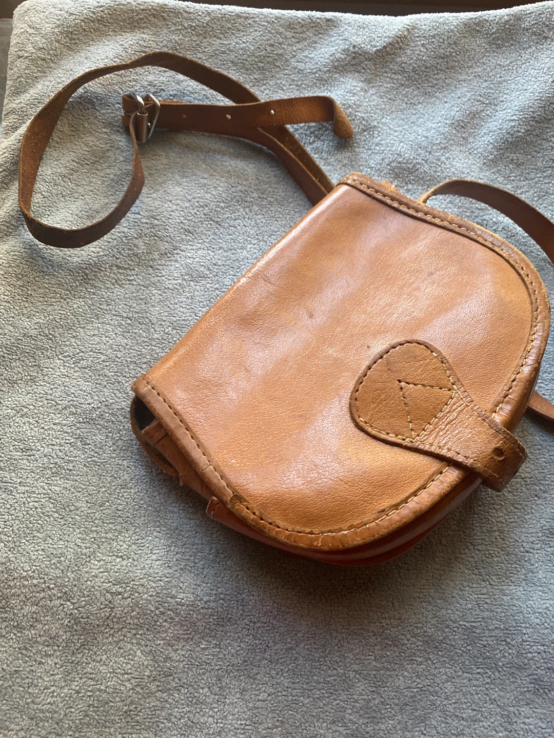 Vintage Tan Leather Crossbody Bag