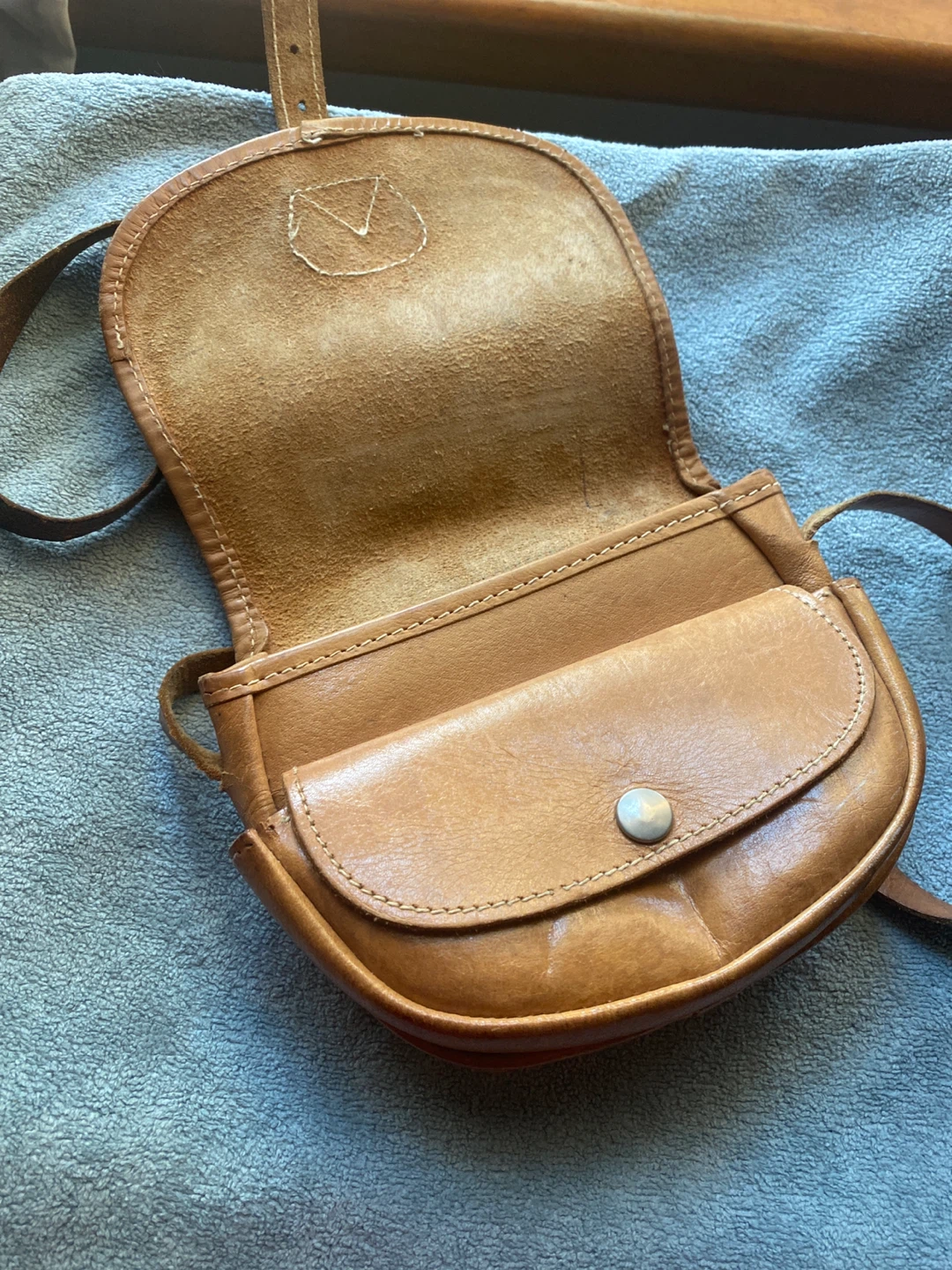 Vintage Tan Leather Crossbody Bag - photo 2