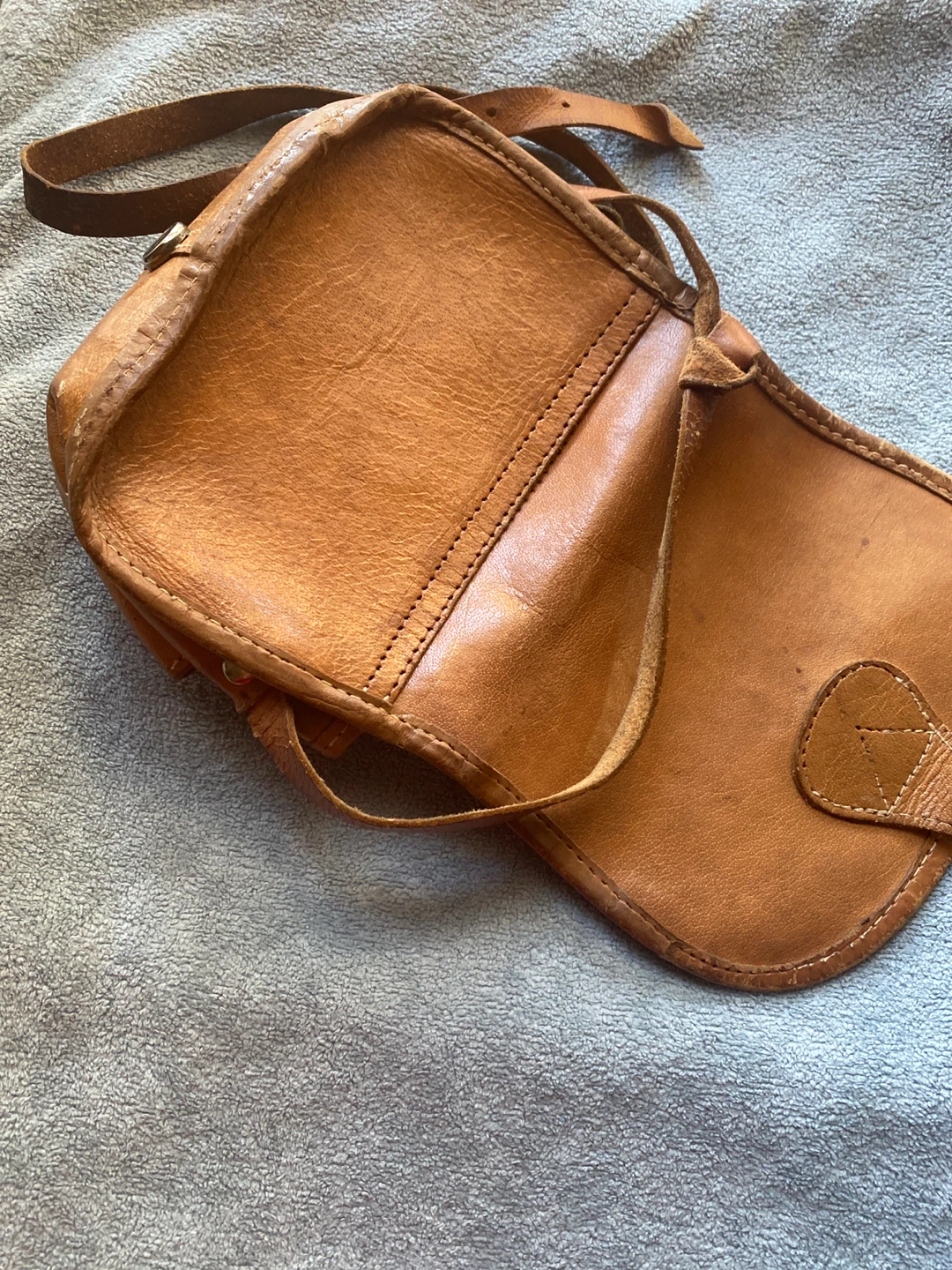 Vintage Tan Leather Crossbody Bag - photo 3